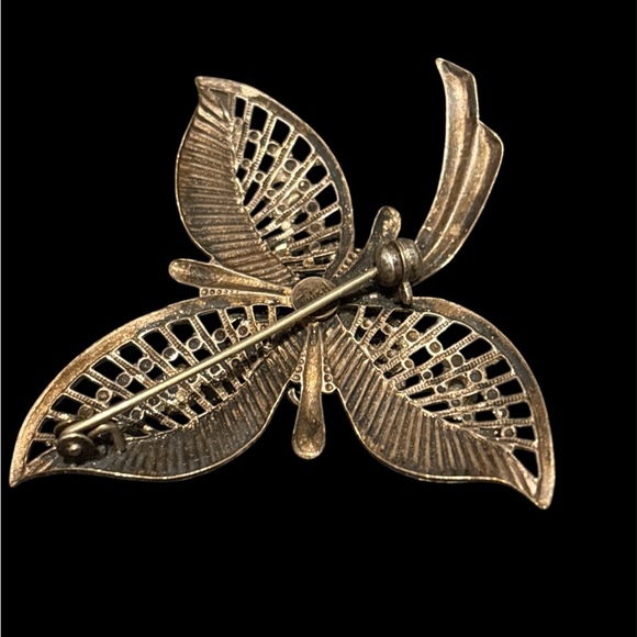 Elegant Silver and Rhinestone Brooch - Picture 4 of 6